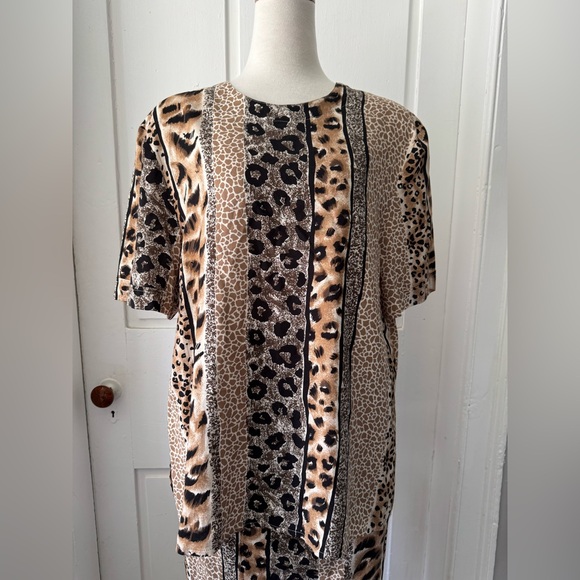 Two Piece Vintage Animal Print Lounge Set - Picture 7 of 13